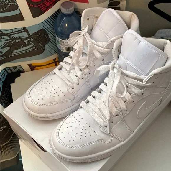 Nike White Women's Sneakers - Picture 2 of 4